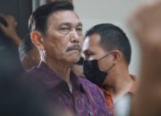 Luhut Ungkap Haris Azhar Minta Bantu Sekolah Doktor