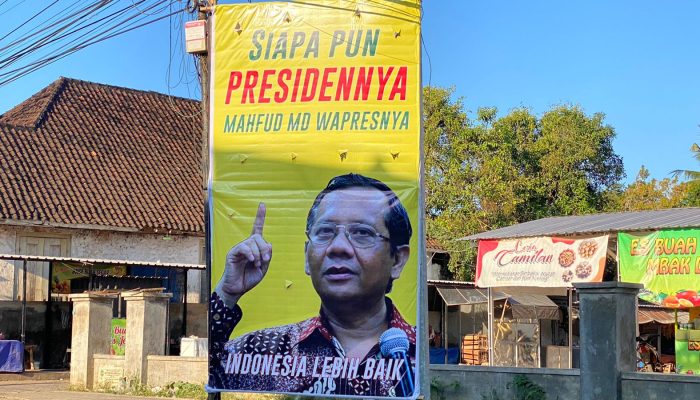 Muncul Baliho Besar di Madura Dukung Mahfud MD Jadi Cawapres