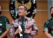 Mahfud MD Jelaskan Duduk Perkara Minta Denny Indrayana Bantu Pencalonan Anies