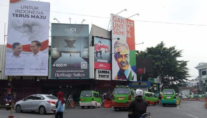 Sering Pasang Foto Jokowi di Baliho, Prabowo Disebut Capres Tak Punya Harga Diri