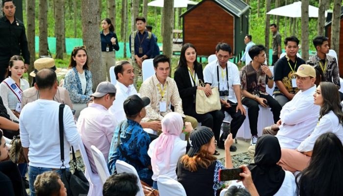 Kerap Libatkan Artis, Pendukung Prabowo Sebut Jokowi Banyak Gimmick dan Mulai Gak Pede