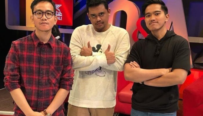 Teddy Anggap Pengkritik Keluarga Jokowi Anti Terhadap UUD 45