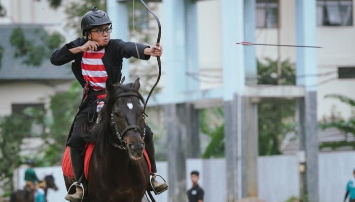 Pesona Sakera Muda di Equestrian Archery Exhibition