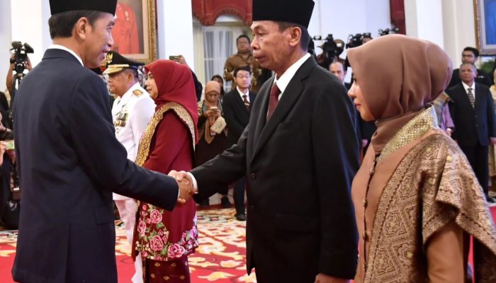 Jokowi Lantik Ketua KPK Sementara Pengganti Firli Bahuri