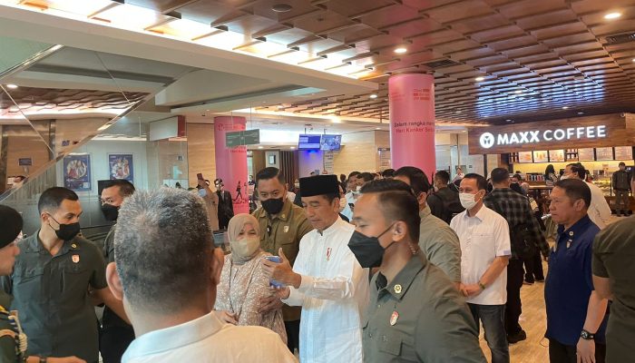 Jokowi Besuk Mantan Kepala BNPB di RS Siloam Jakarta