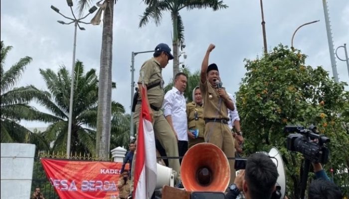 Demo Lagi, Kades Minta DPR Sahkan Perpanjangan Masa Jabatan Hari Ini