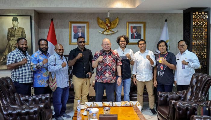 Bertemu Senator Baru Asal Papua, LaNyalla Bicara Bangsa dan Bola