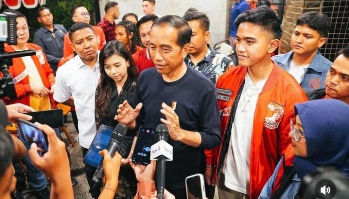 Disebut Larang Anaknya Maju Pilgub DKI, Jokowi: Tanya Kaesang