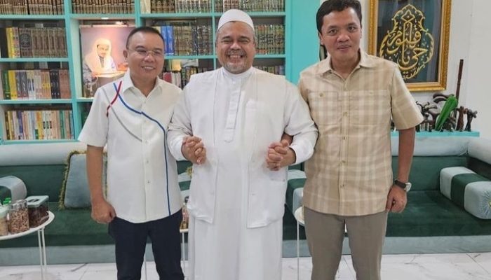 Dua Elite Gerindra Pamer Kemesaraan Bareng Habib Rizieq