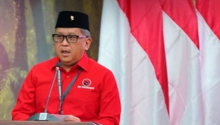 Hasto Blak-blakan Jokowi-lah yang Mau Ambil Alih PDIP