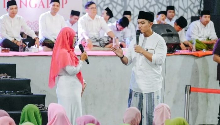 Kaesang Bagi-Bagi Umroh Gratis di Madiun