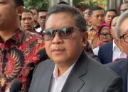 Tak Ditahan, Hasto Tersenyum Keluar dari Gedung KPK Usai Diperiksa