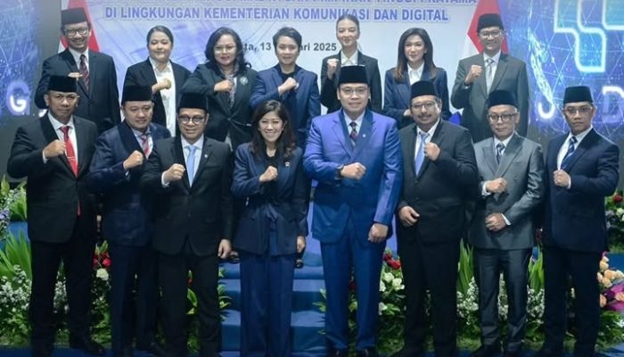 Buzzer Jokowi Dilantik Jadi Stafsus Menkomdigi