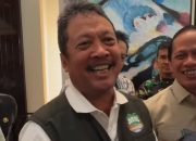 Menteri KKP Minta Pagar Laut Misterius di Tangerang Jangan Dibongkar