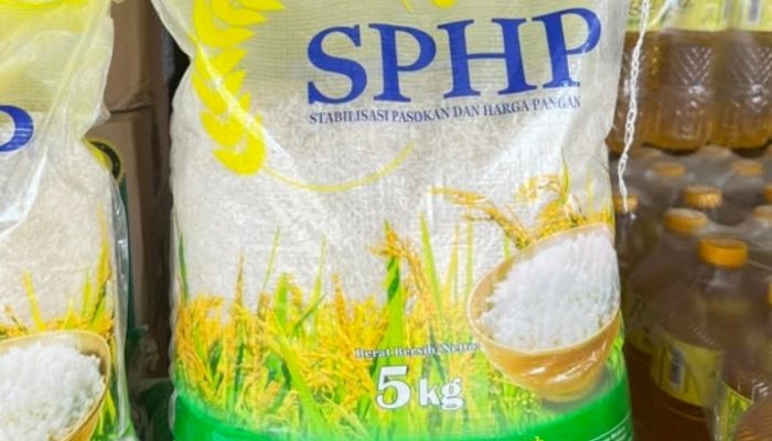 Menko Pangan Sebut Bantuan Beras Ditunda, Bukan Disetop
