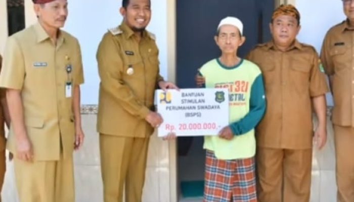 Beda Sikap Bupati Sumenep Soal BSPS 2022 dan 2024, FPM: Contoh Pemimpin yang Hadir Saat Kamera Nyala