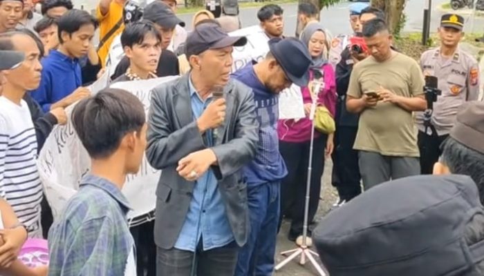 Massa Aksi Tantang Kejari Sumenep Usut Tuntas Kasus BSPS, Sebut Semua Terlibat