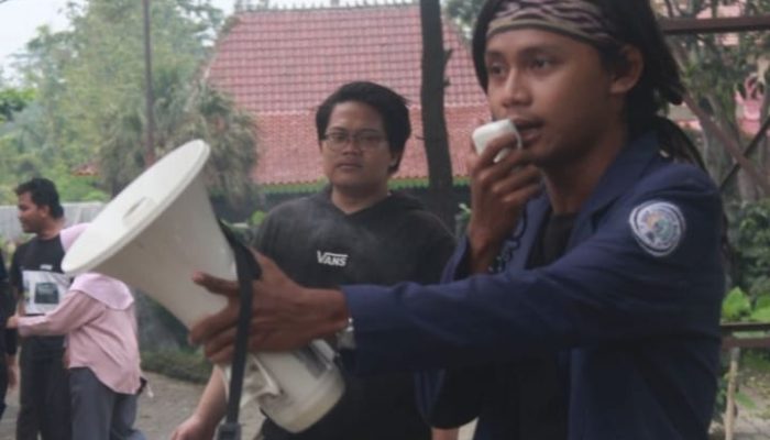 Krisis Identitas dan Urban Alienation: Paradoks Generasi Muda Jakarta