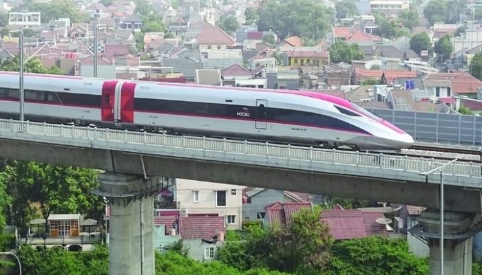 Pemerintah Akan Lanjutkan Proyek Kereta Cepat Jakarta-Bandung ke Surabaya