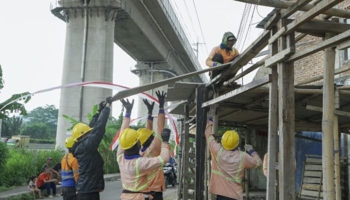 KCIC Tertibkan 26 Bangunan Liar di Bandung