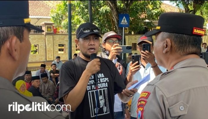 Demo Dugaan Aliran Uang Pengaman Kasus BSPS, Massa Minta Copot Kasatreskrim Polres Sumenep