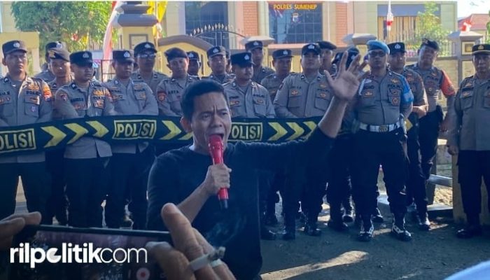 Massa Kembali Geruduk Polres Sumenep, Janji Terus Demo Jika Kasatreskrim Tak Dipecat