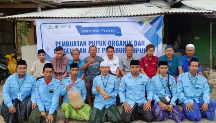 KKN Universitas Annuqayah Posko 53 Gelar Pelatihan Pembuatan Pupuk Organik Cair dan Inovasi Alat Penabur Pupuk