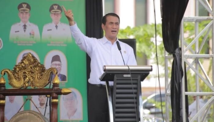 Jual Pupuk Lampaui HET, Mentan Amran Cabut Izin Ribuan Kios dan Distributor