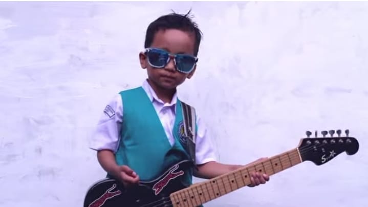 Gandhi Sehat, penyanyi cilik usia 6 tahun asal Sleman, pemilik album 'Cita-citaku (Ga Jadi Polisi)' yang kini ditarik dari peredaran.