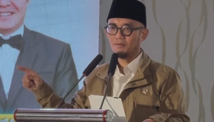 Netizen ‘Rujak’ Wamenhaj Dahnil Usai Sebut MBG Tak Potong Anggaran Pendidikan