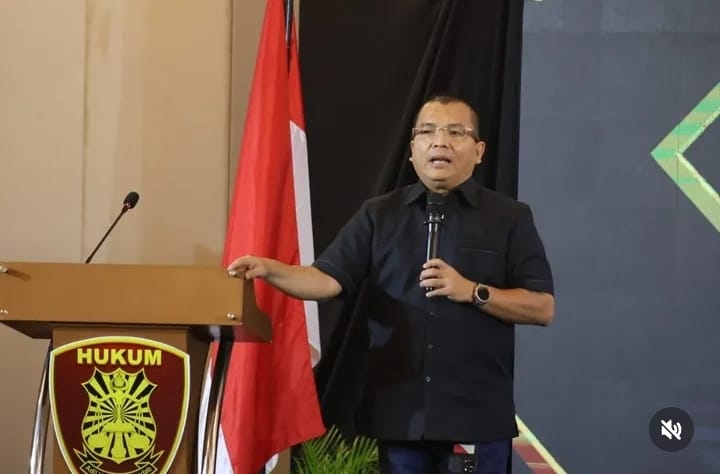 Denny Indrayana.