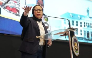 Wakil Kepala BGN Nanik S Deyang.