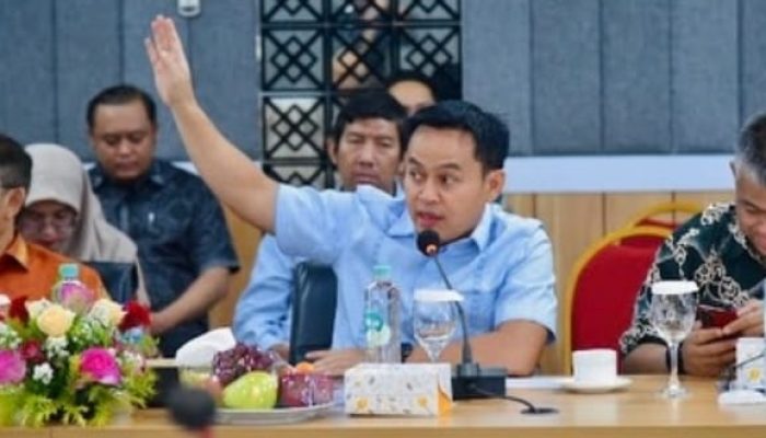 Ujang Bey Sayangkan Pengadaan Meja Biliar Rp486,9 Juta untuk Pimpinan DPRD Sumsel