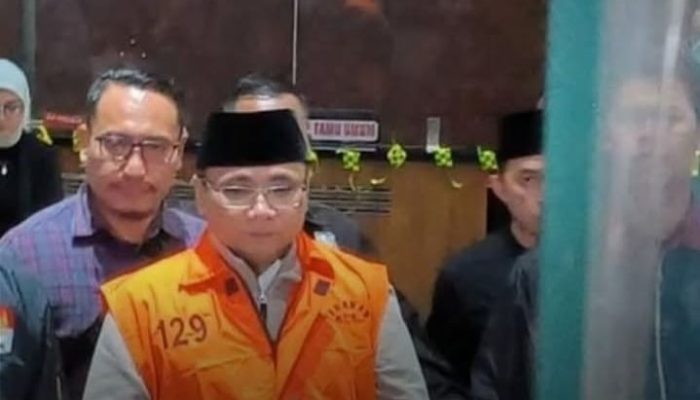 Pakai Rompi Oranye dengan Tangan Terborgol, Yaqut Bantah Korupsi Kuota Haji