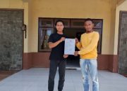 Warga Desa Torjek laporkan dugaan aksi pengancaman menggunakan celurit ke Polsek Kangayan. [Foto: istimewa]