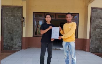 Warga Desa Torjek laporkan dugaan aksi pengancaman menggunakan celurit ke Polsek Kangayan. [Foto: istimewa]