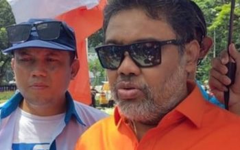 Presiden KSPI Said Iqbal (kacamata hitam).