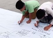 Masyarakat tandatangani petisi dukungan untuk Haji Her di Taman Adipura Sumenep.