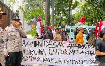 Desakan adili Saiful Mujani dalam dugaan makar.