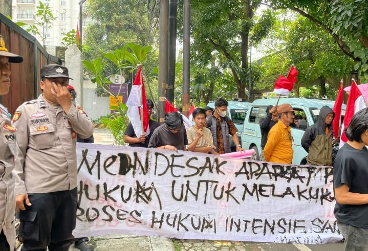 Desakan adili Saiful Mujani dalam dugaan makar.