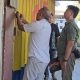 Polres Pamekasan saat mengamankan eks anggota DPRD Sumenep dalam kasus dugaan penipuan. [Foto: istimewa]