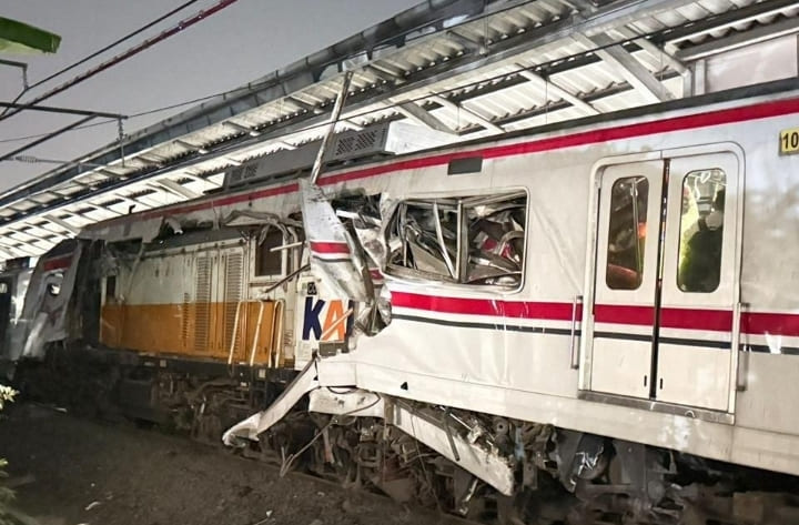 Kecelakaan maut melibatkan KRL dengan KA Argo Bromo Anggrek di Stasiun Bekasi Timur. [Foto: X]