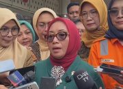 Menteri PPPA Arifatul Choiri Fauzi (kerudung merah).