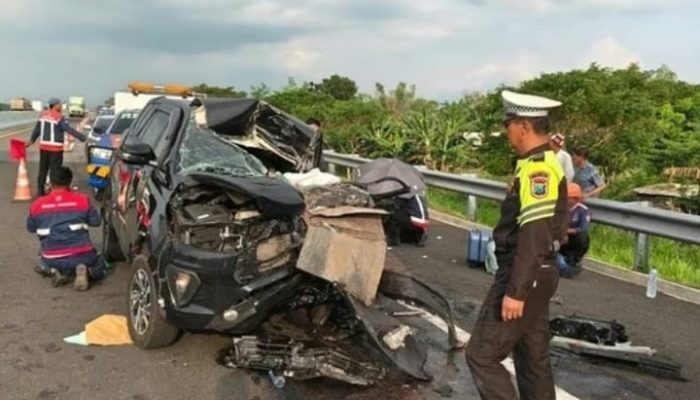 Mobil Anggota DPR Gus Hilman Kecelakaan di Tol Paspro, 2 Orang Tewas