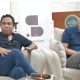 Direktur Program Trend Asia, Ahmad Ashov Birry (kanan) dan Pengkampanye Anti Tambang dan Energi Berkeadilan WALHI Faizal Ratuela (kiri) dalam diskusi di LP3ES Jakarta, Selasa 12 Mei 2026.