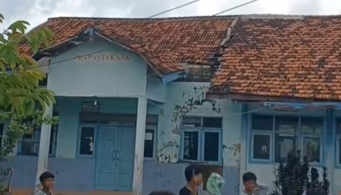 Warga Sentil Bupati Sumenep Soal Gedung SDN Rusak Tak Diperbaiki: Ini yang Sekolah Bukan Hewan