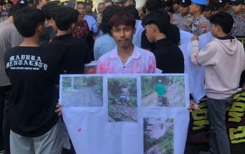 Mahasiswa Kangayan Demo Kantor Bupati Sumenep, Protes Ketimpangan Infrastruktur