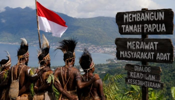Membangun Tanah Papua, Merawat Masyarakat Adat