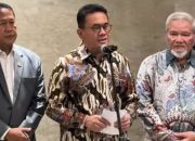 Mendag Budi Santoso (tengah).