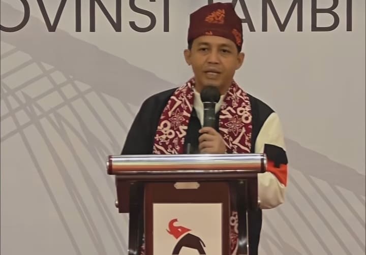 Menhut Raja Juli Antoni.